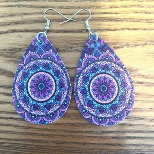 🆕Mesmerizing purple leather teardrop earrings. 3” drop. NIB.